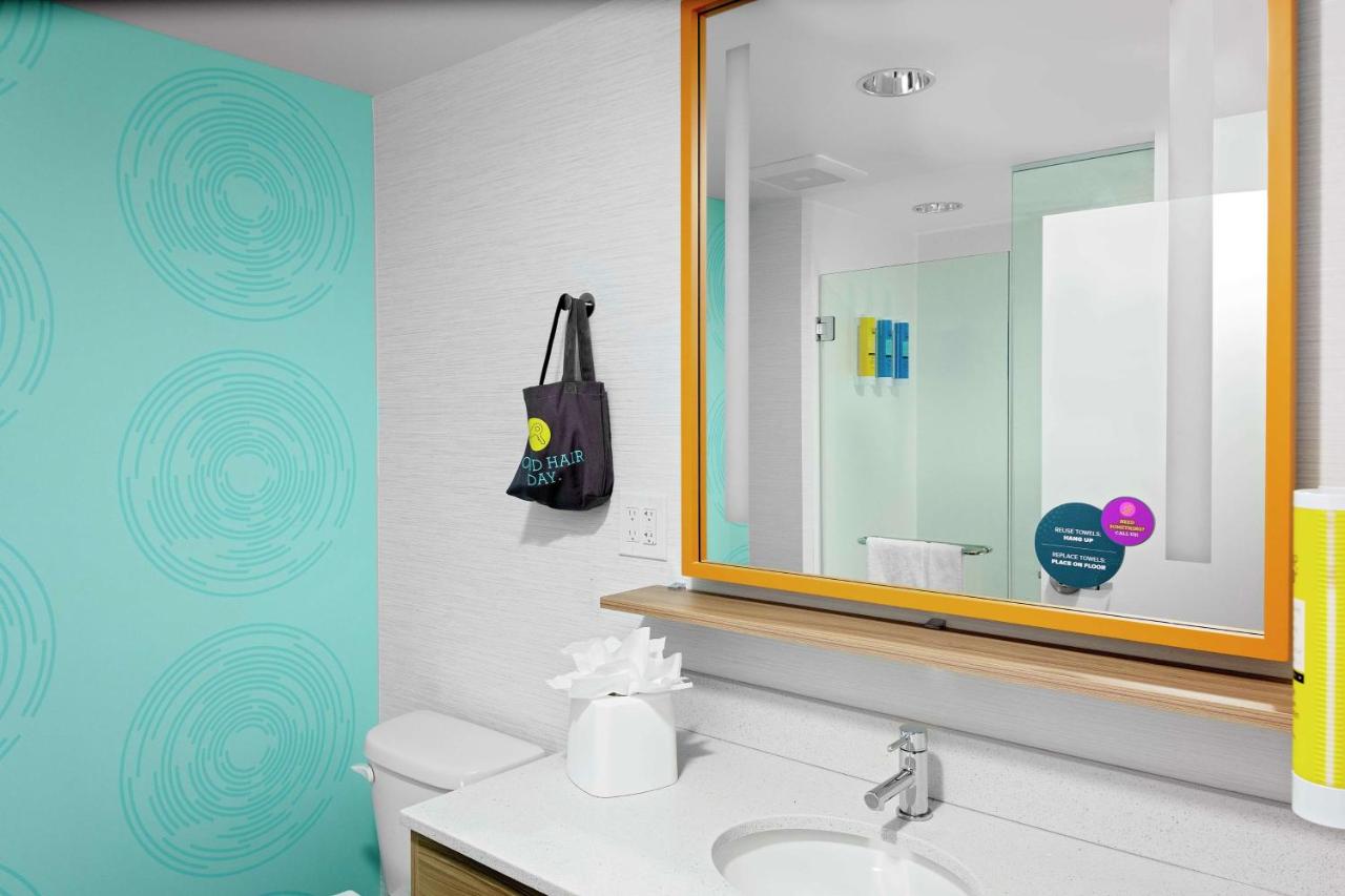 King Room at Tru By Hilton Cleveland Midtown