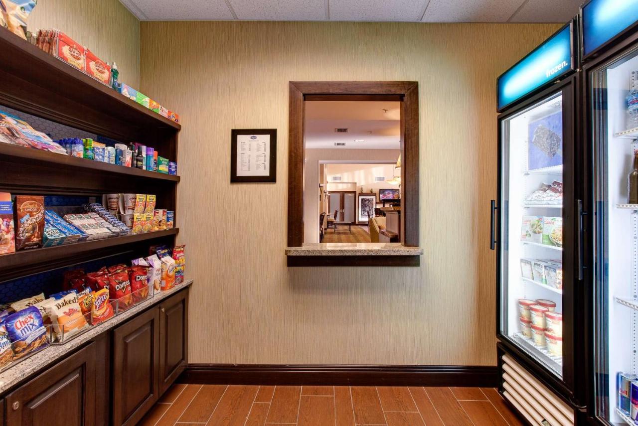 | Hampton Inn & Suites Chicago/Saint Charles