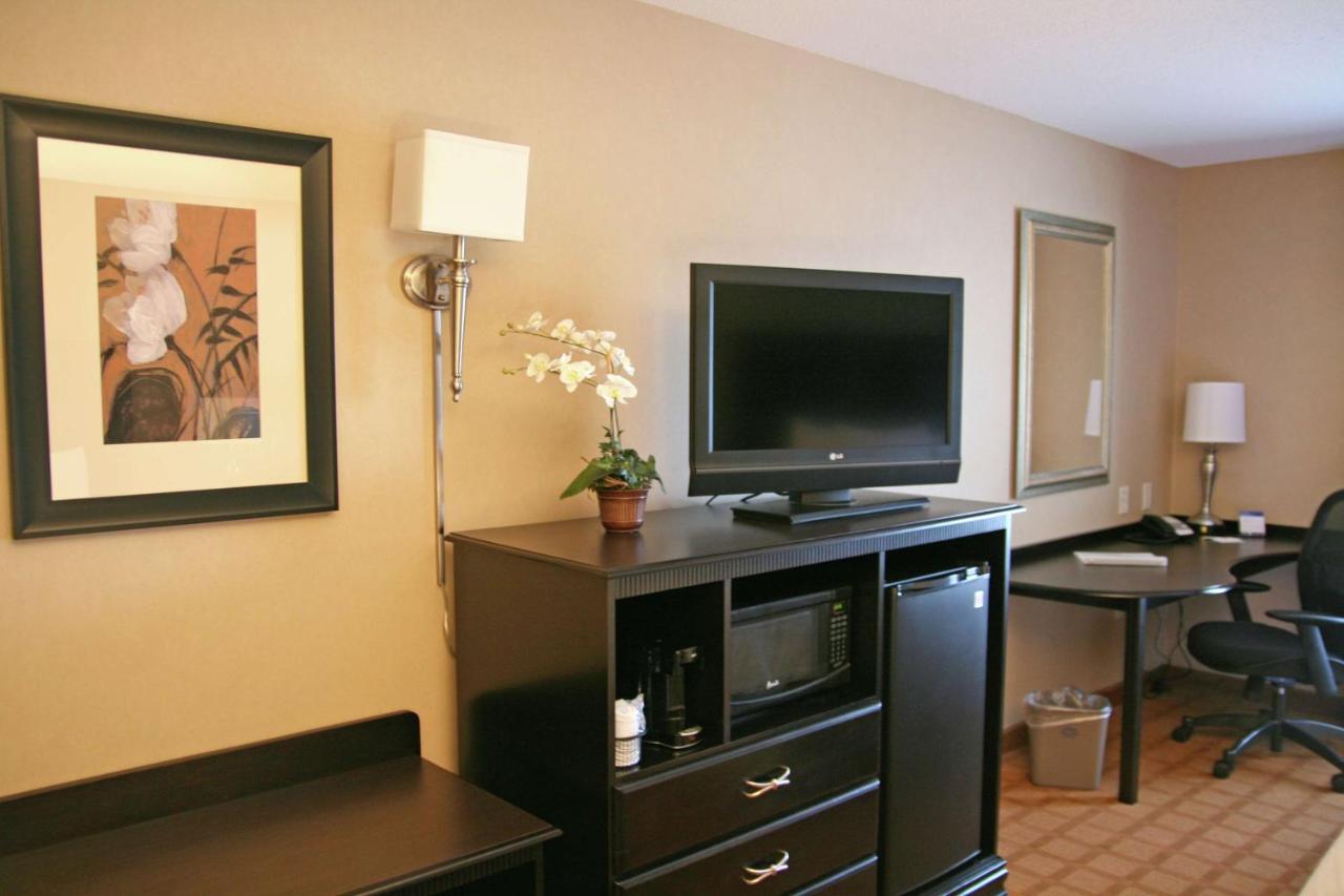 | Hampton Inn & Suites Chicago/Saint Charles
