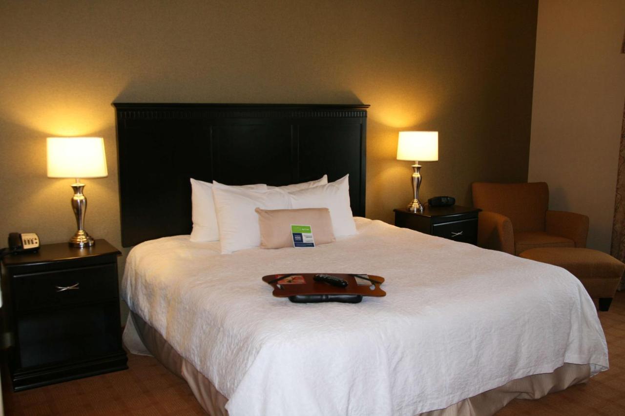 | Hampton Inn & Suites Chicago/Saint Charles