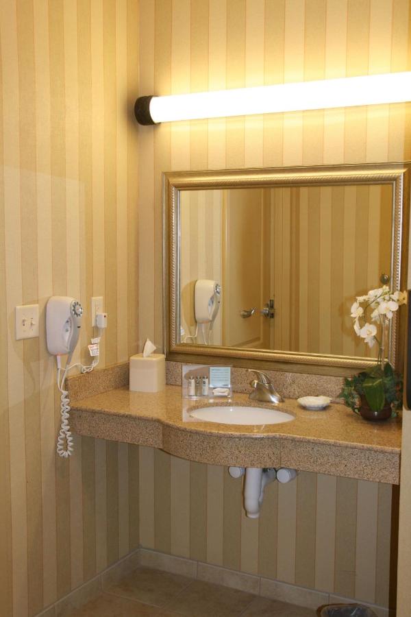 | Hampton Inn & Suites Chicago/Saint Charles