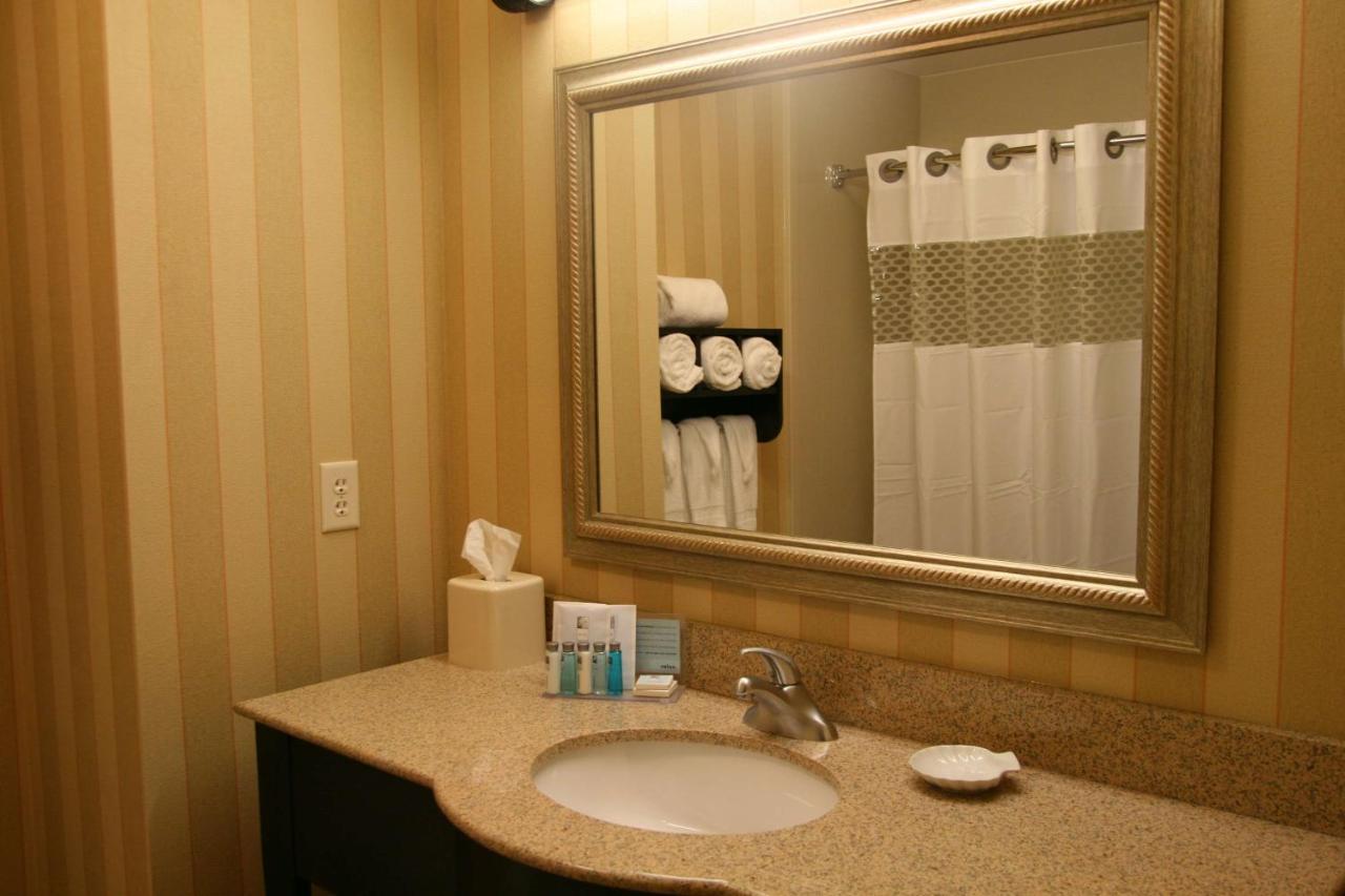 | Hampton Inn & Suites Chicago/Saint Charles
