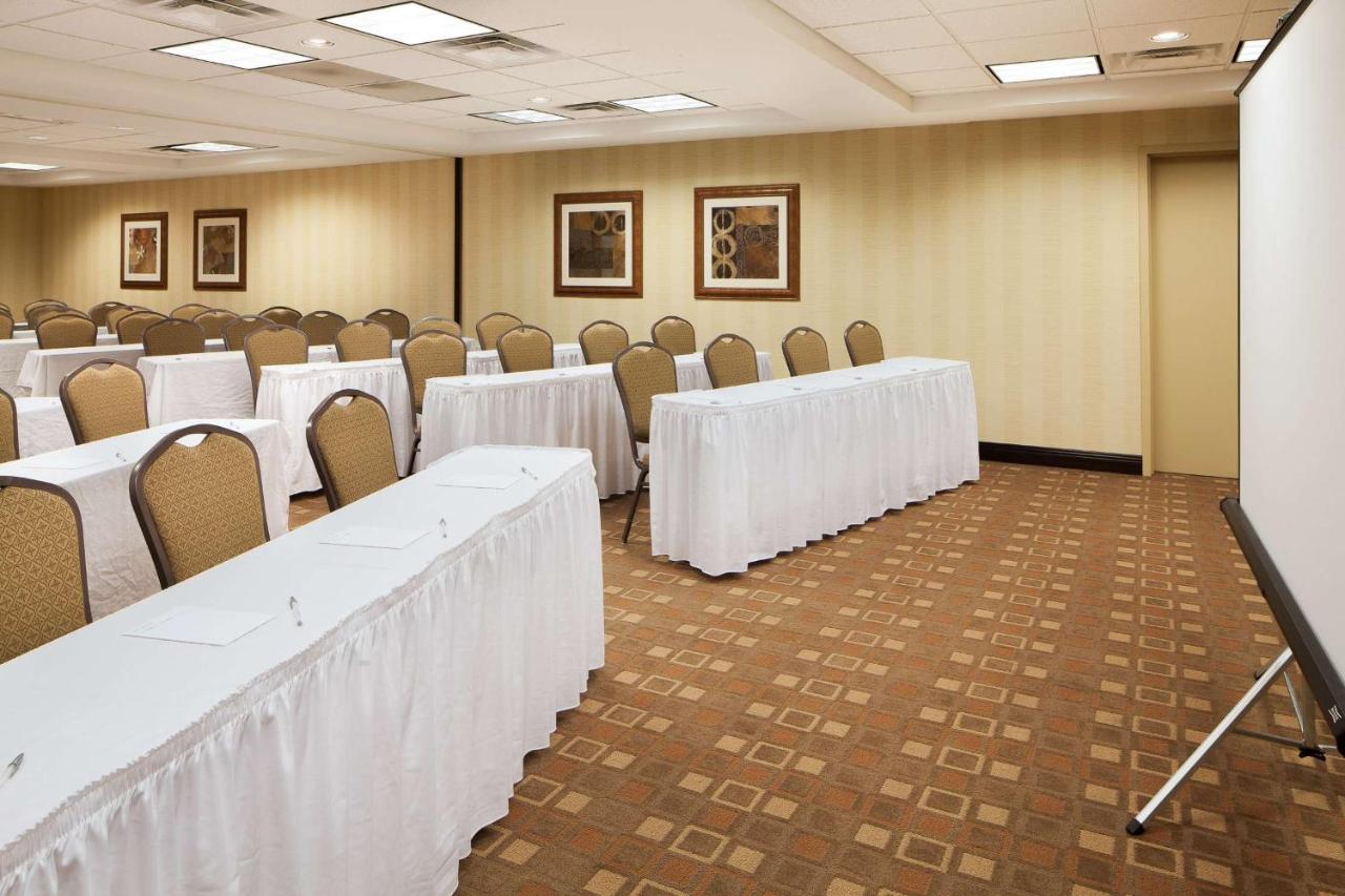 | Hampton Inn & Suites Chicago/Saint Charles