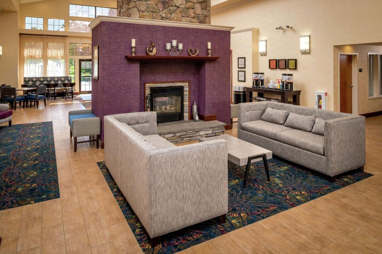 | Hampton Inn & Suites Binghamton/Vestal