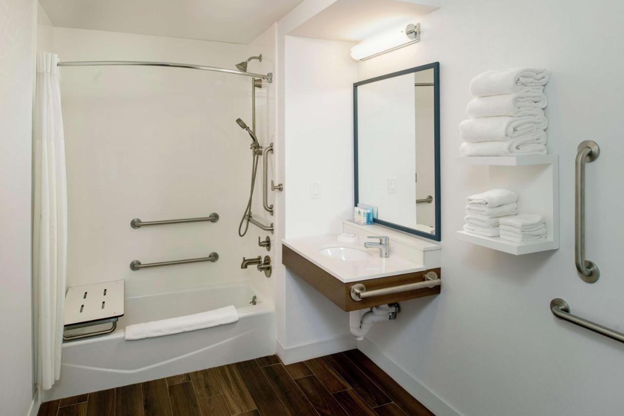 | Hampton Inn & Suites Binghamton/Vestal