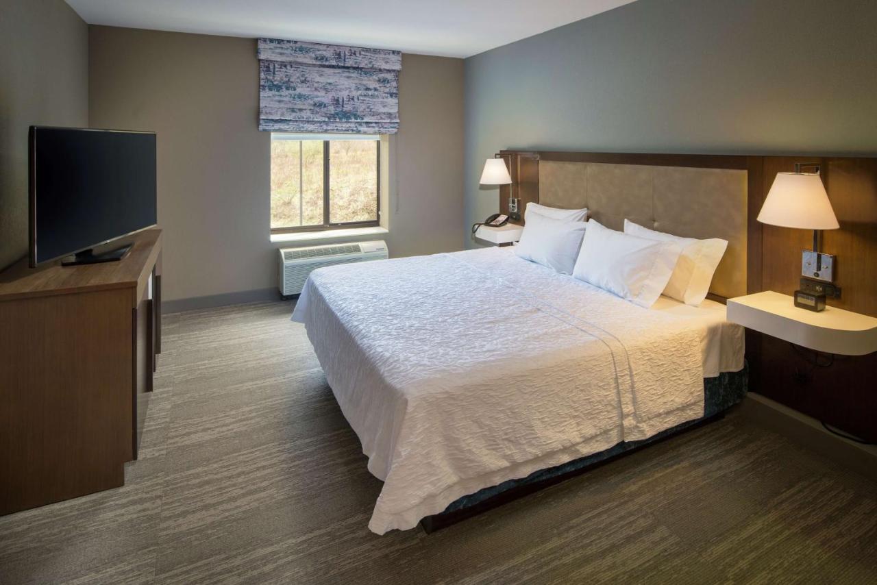 | Hampton Inn & Suites Binghamton/Vestal