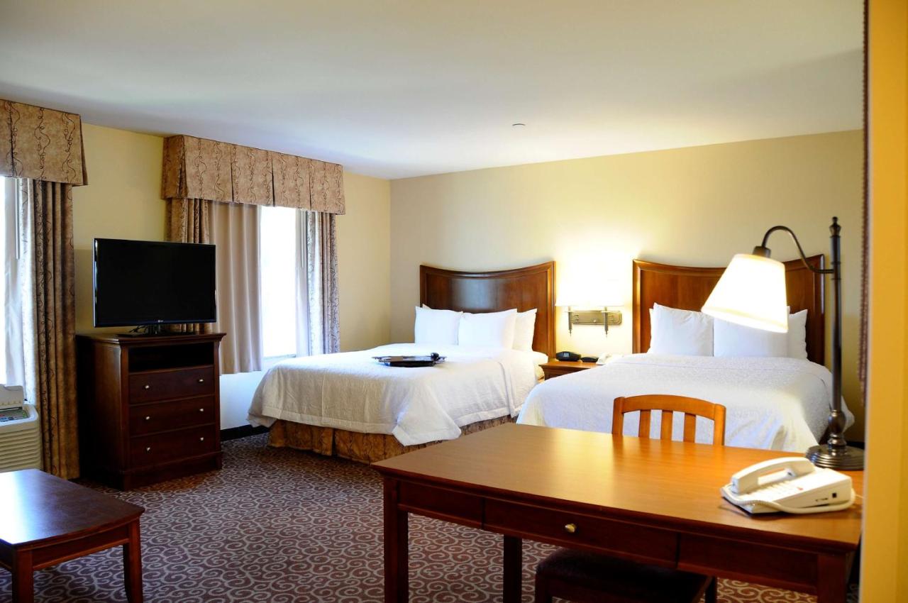 Double Room with Two Double Beds - Disability Access/Non-Smoking at Hampton Inn & Suites Red Bluff