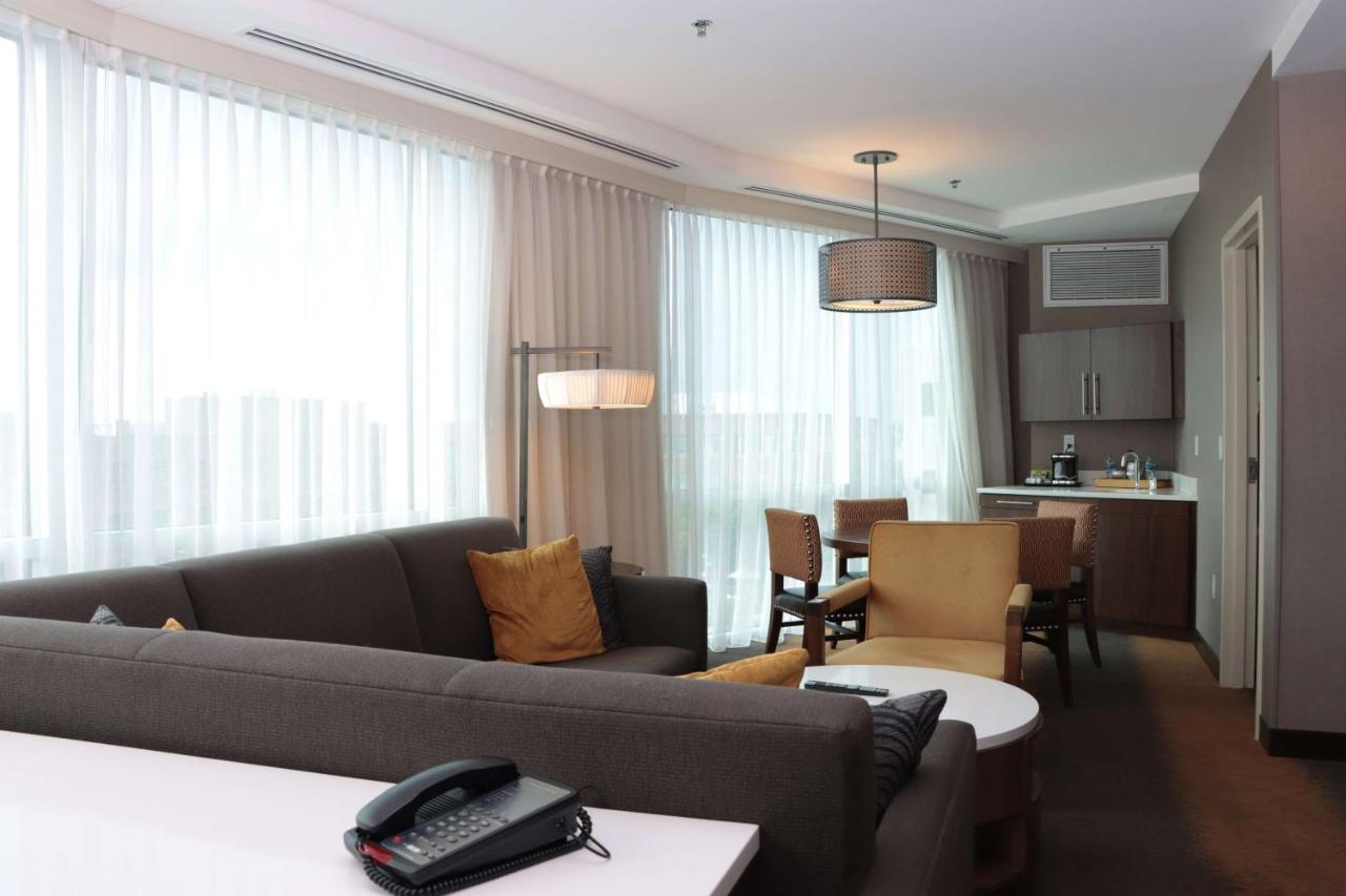  | DoubleTree by Hilton Hotel Reading