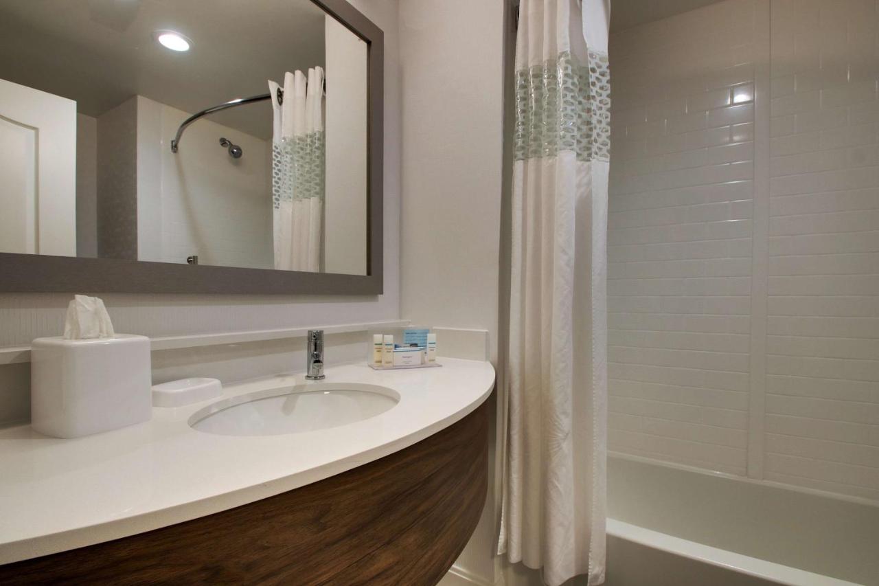 King Room - Non-Smoking at Hampton Inn & Suites Chicago/Aurora