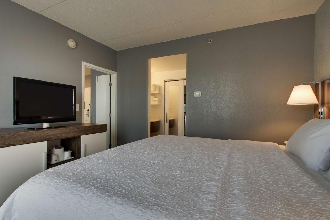One-Bedroom Suite - Non-Smoking at Hampton Inn & Suites Chicago/Aurora