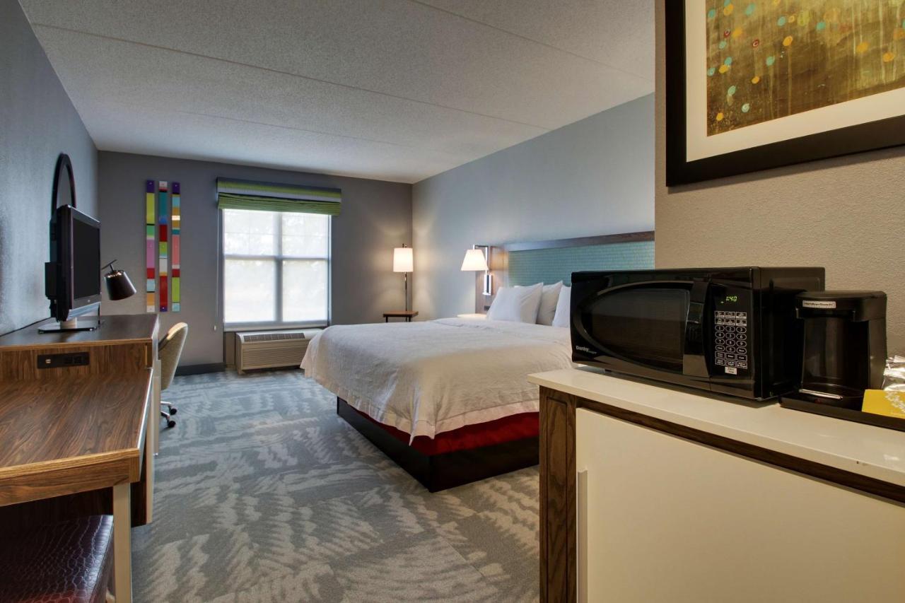 King Room - Non-Smoking at Hampton Inn & Suites Chicago/Aurora