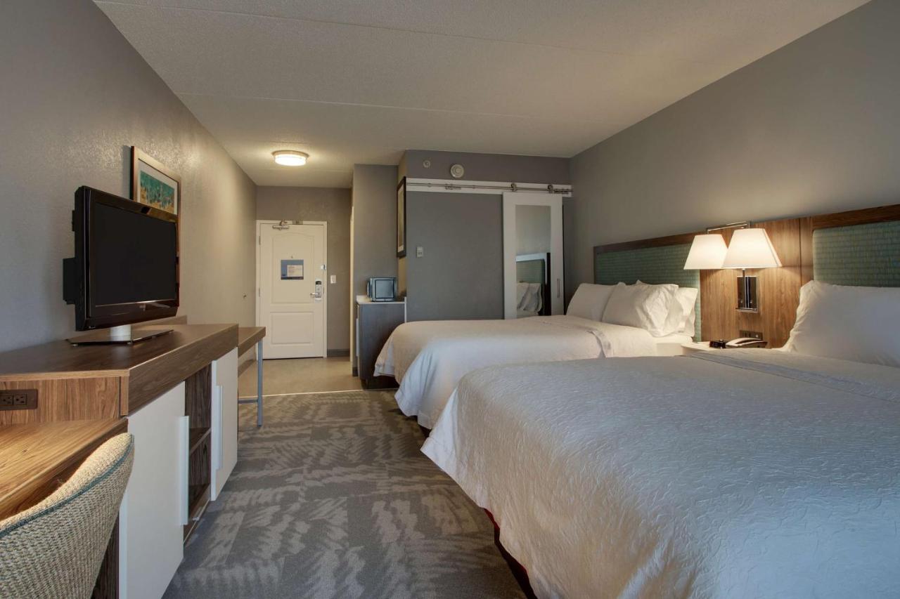 Queen Room - Non-Smoking at Hampton Inn & Suites Chicago/Aurora