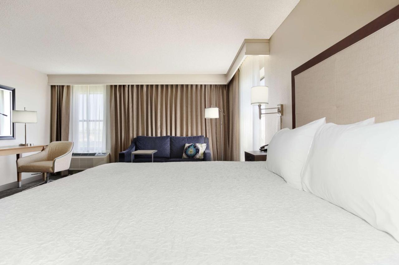 Deluxe King Room - Non-Smoking at Hampton Inn Georgetown-Marina