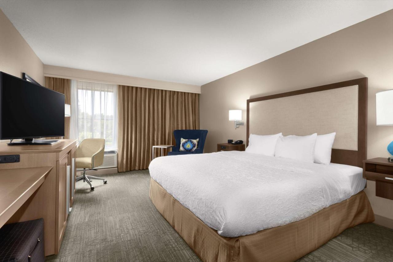 King Room Mobility/Hearing Accessible with Tub - Non-Smoking at Hampton Inn Georgetown-Marina