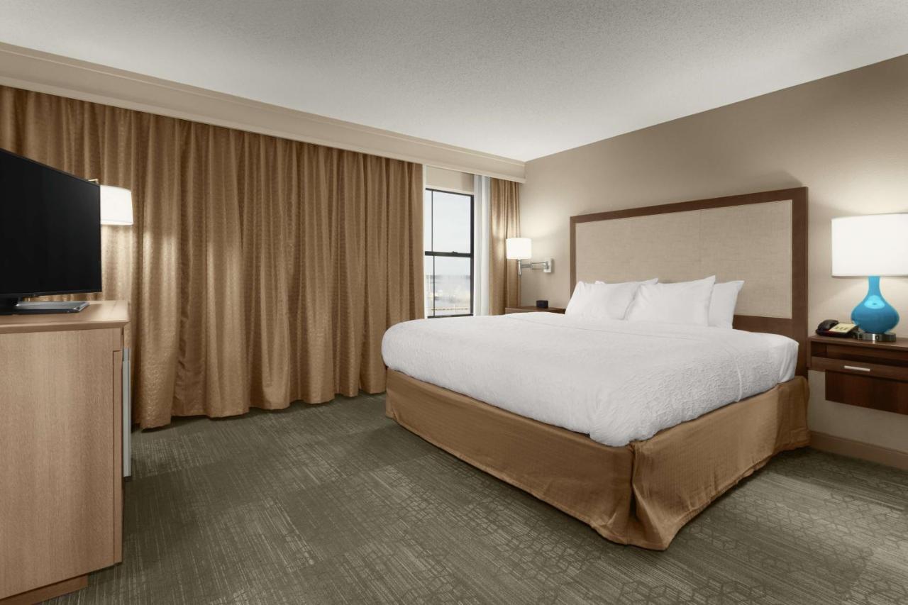 King Suite - Non-Smoking at Hampton Inn Georgetown-Marina