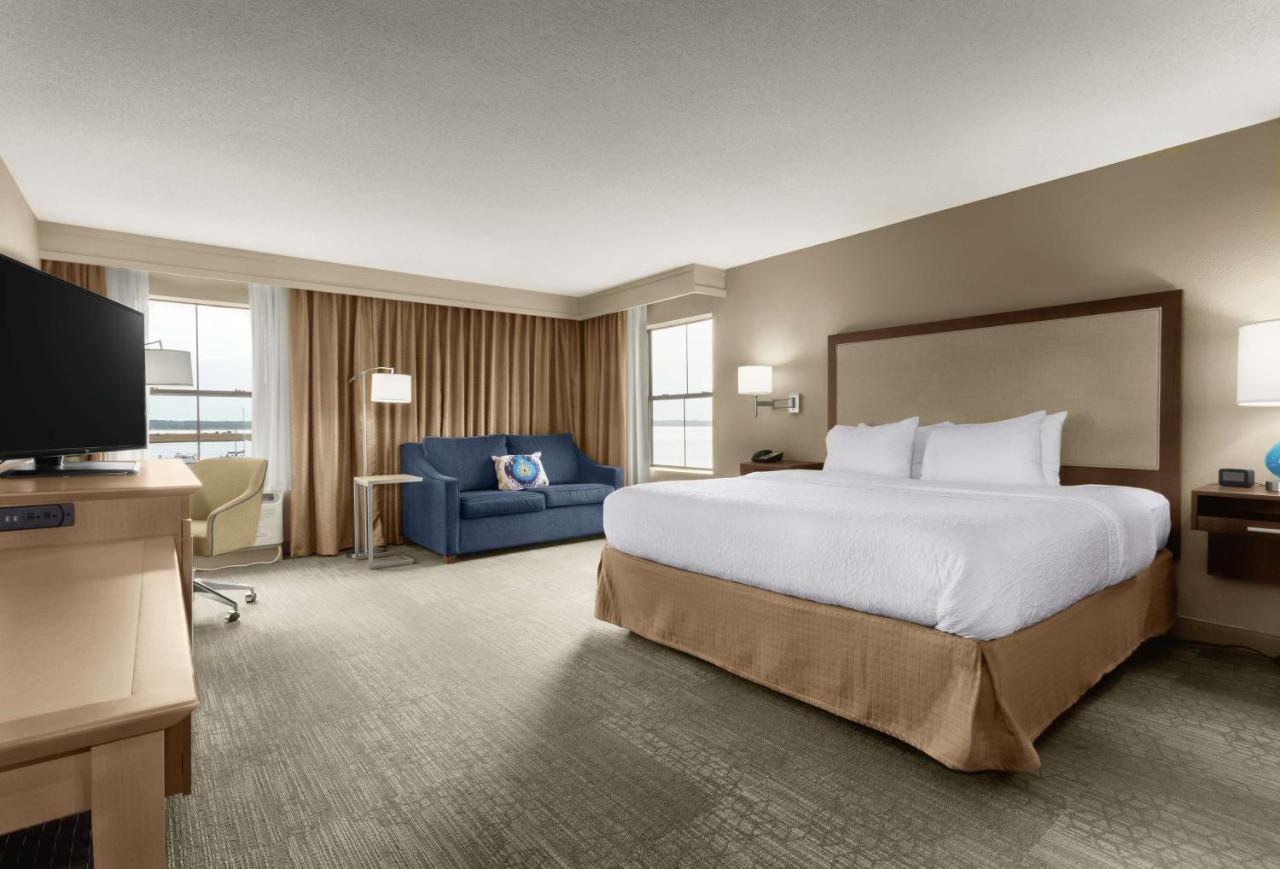 Deluxe King Room - Non-Smoking at Hampton Inn Georgetown-Marina