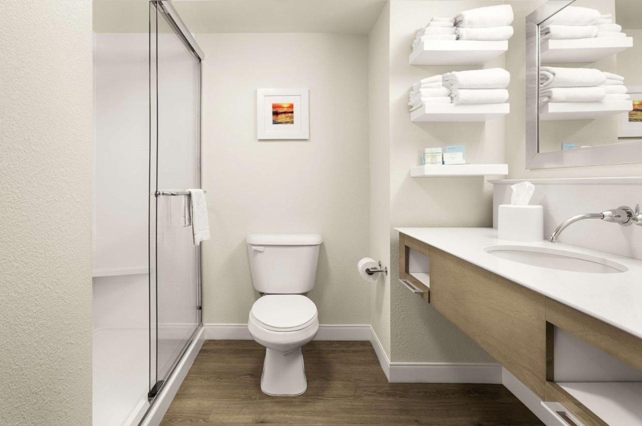 King Room with Water View at Hampton Inn Georgetown-Marina