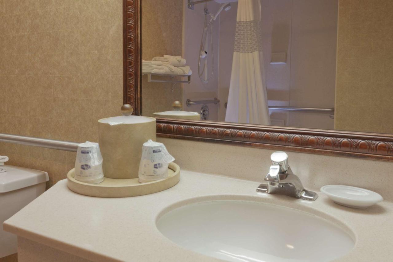 King Room - Hearing Accessible/Non-Smoking at Hampton Inn Las Vegas/Summerlin