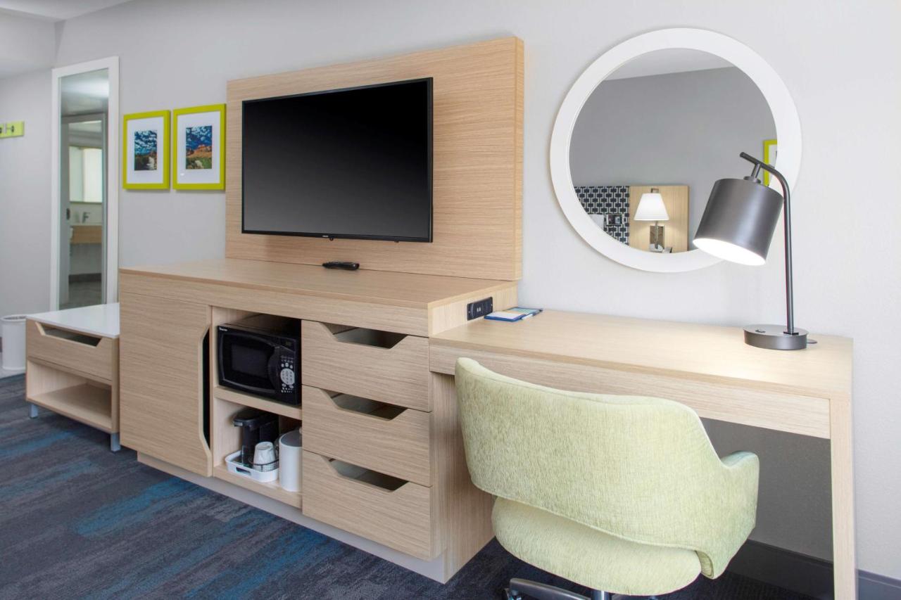King Study with Sofa Bed - Non-Smoking at Hampton Inn Las Vegas/Summerlin