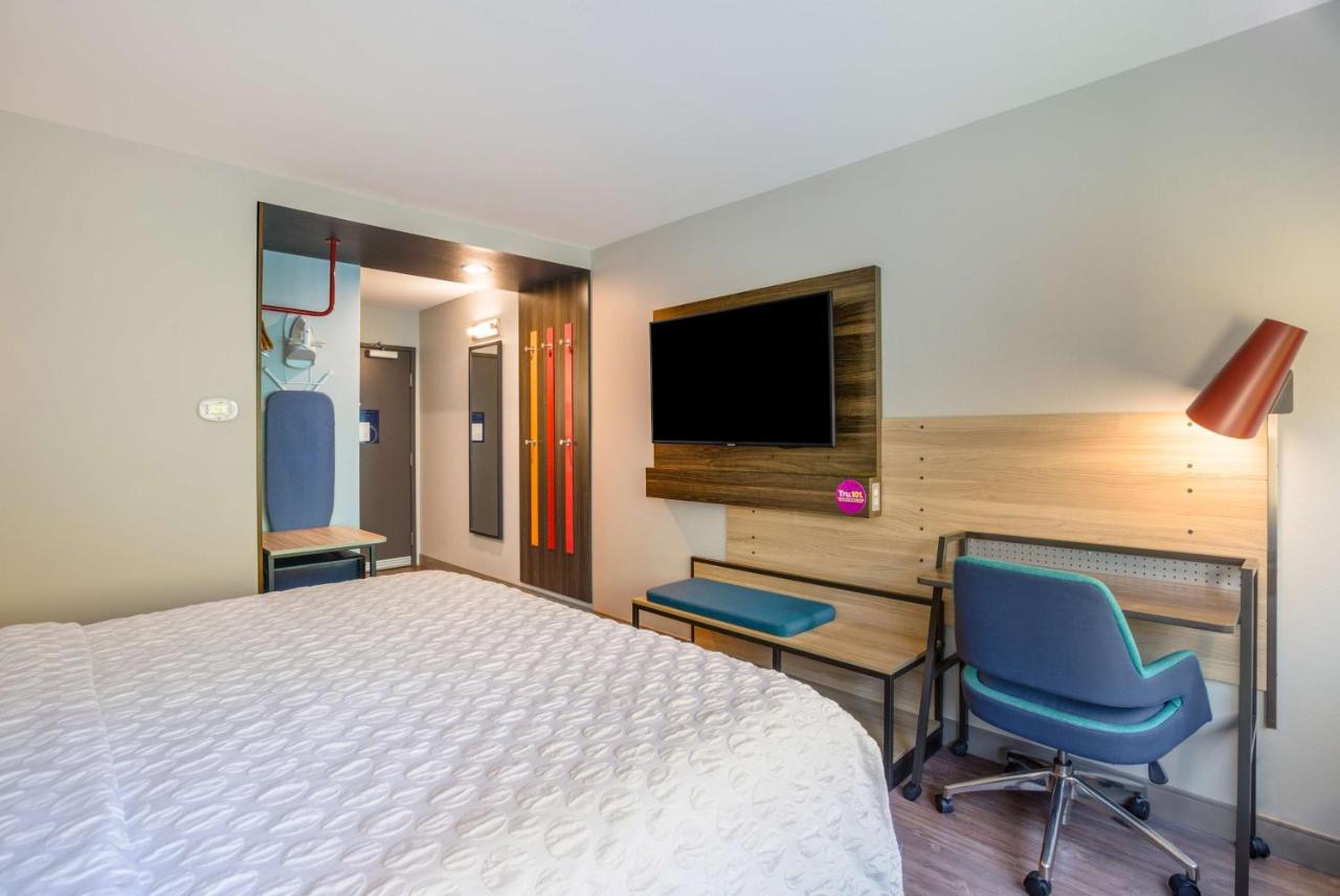 King Room at Tru by Hilton Saint Joseph