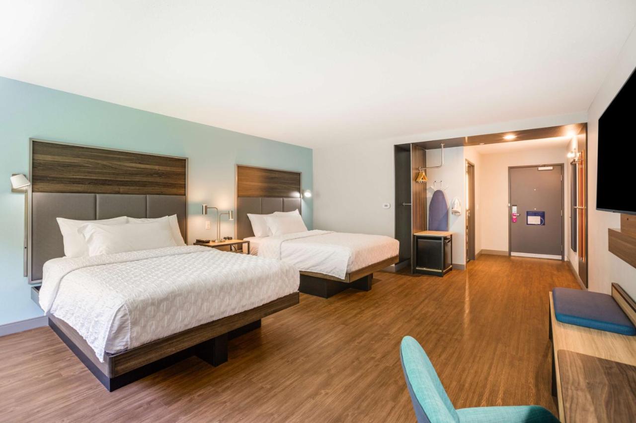 Queen Room with Two Queen Beds - Mobility Accessible at Tru by Hilton Saint Joseph