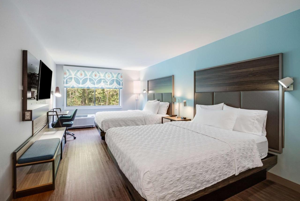 Queen Room with Two Queen Beds at Tru by Hilton Saint Joseph