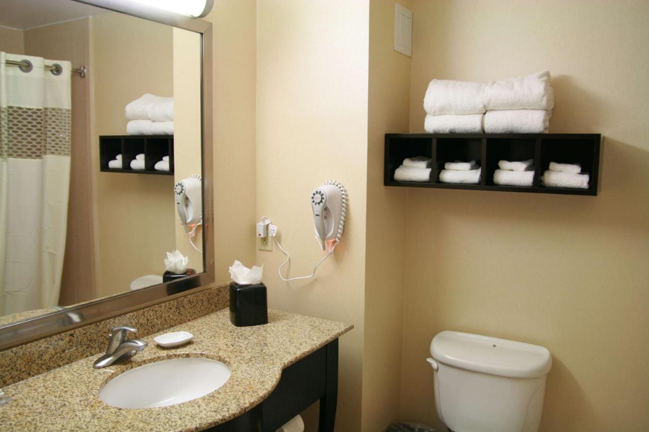 Queen Room with Two Queen Beds at Hampton Inn Topeka