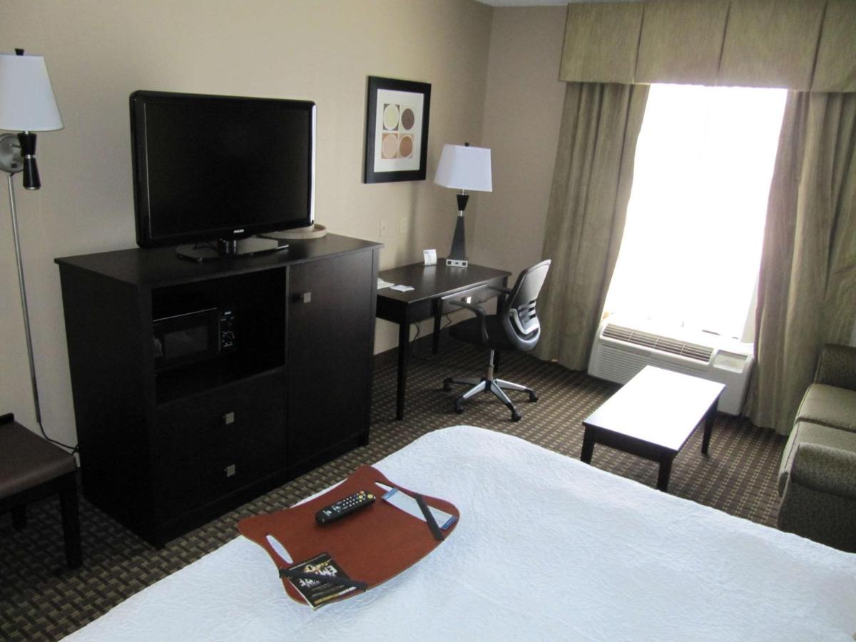 King Room with Sofa Bed - Non-Smoking at Hampton Inn Lindale/Tyler