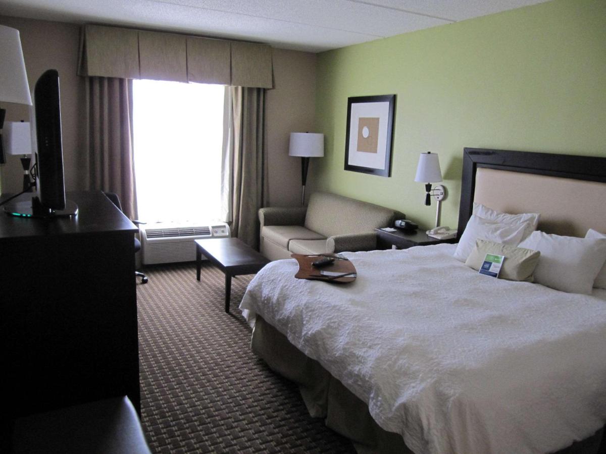 King Room with Sofa Bed - Non-Smoking at Hampton Inn Lindale/Tyler