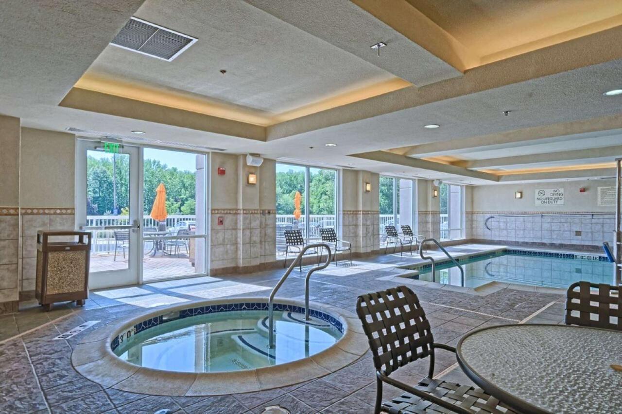 | Hilton Garden Inn by Hilton Mount Laurel