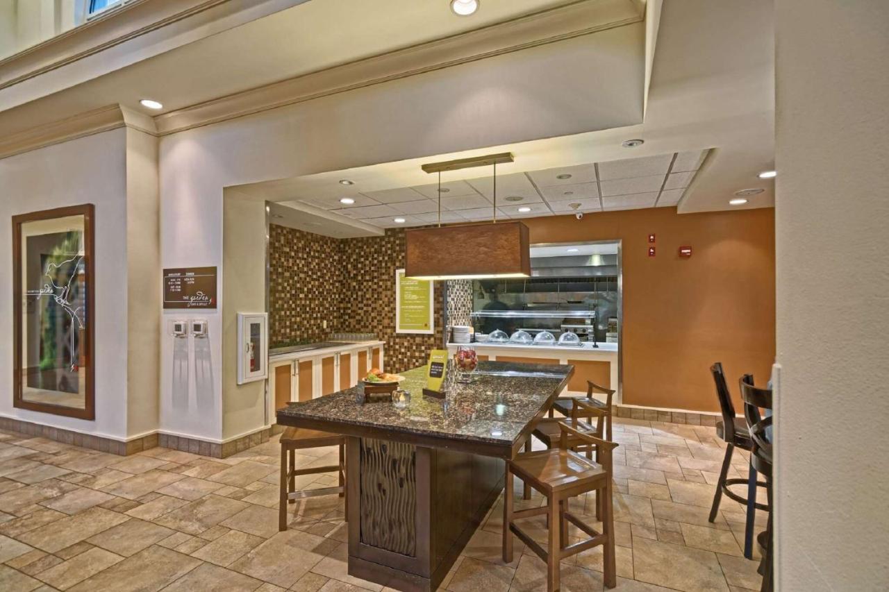 | Hilton Garden Inn by Hilton Mount Laurel