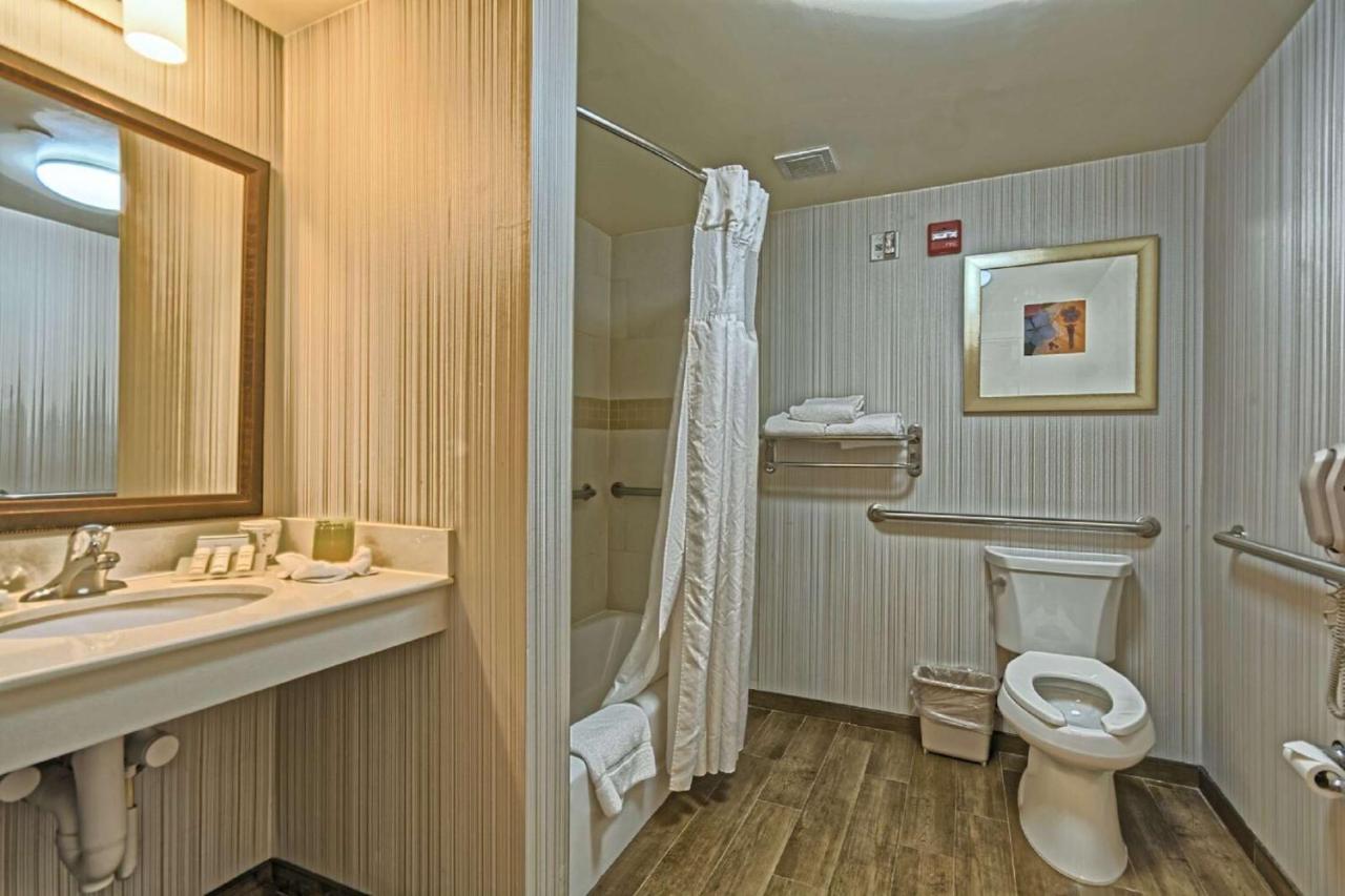 | Hilton Garden Inn by Hilton Mount Laurel