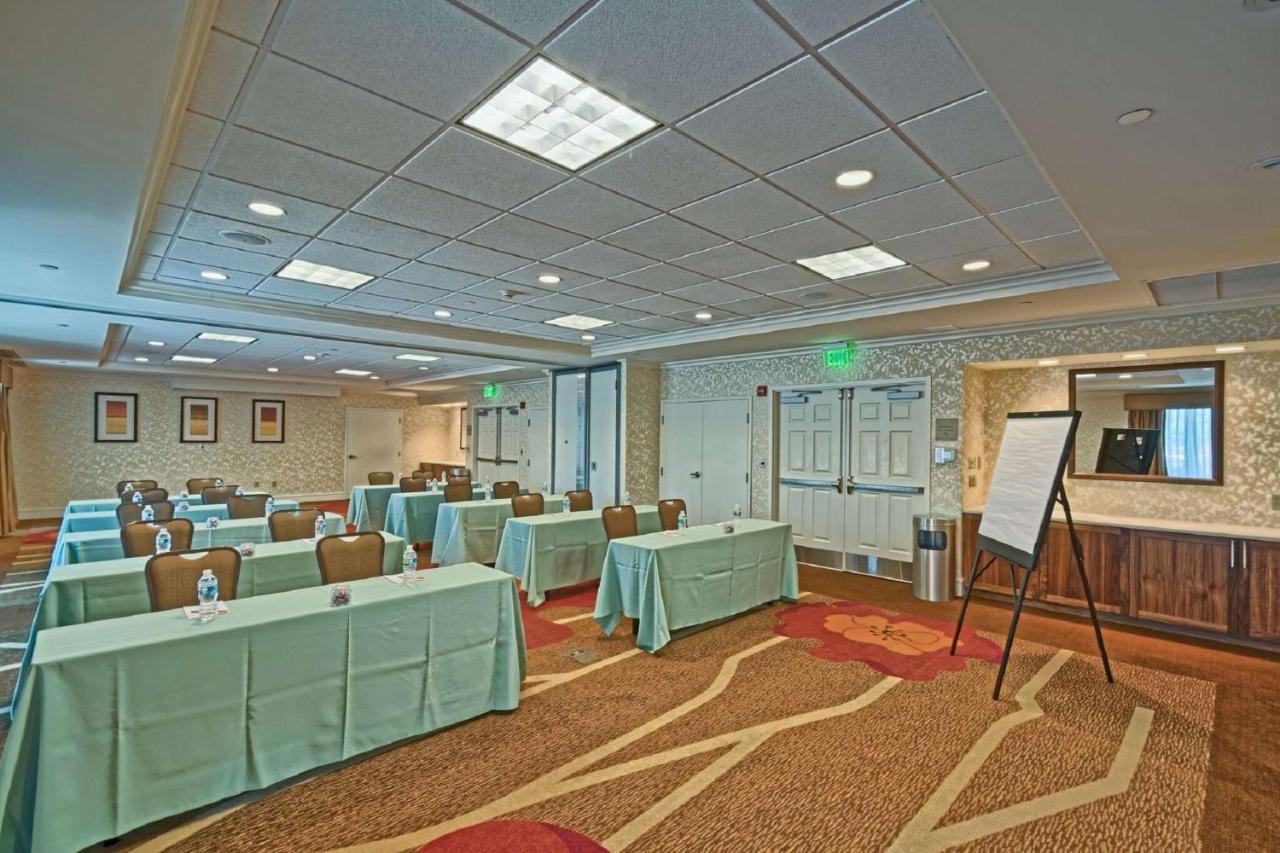 | Hilton Garden Inn by Hilton Mount Laurel
