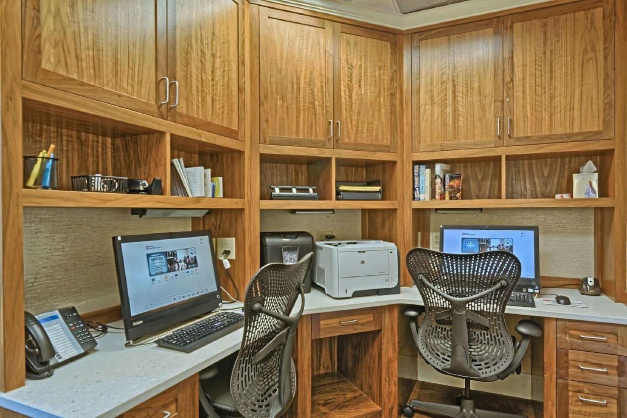 | Hilton Garden Inn by Hilton Mount Laurel