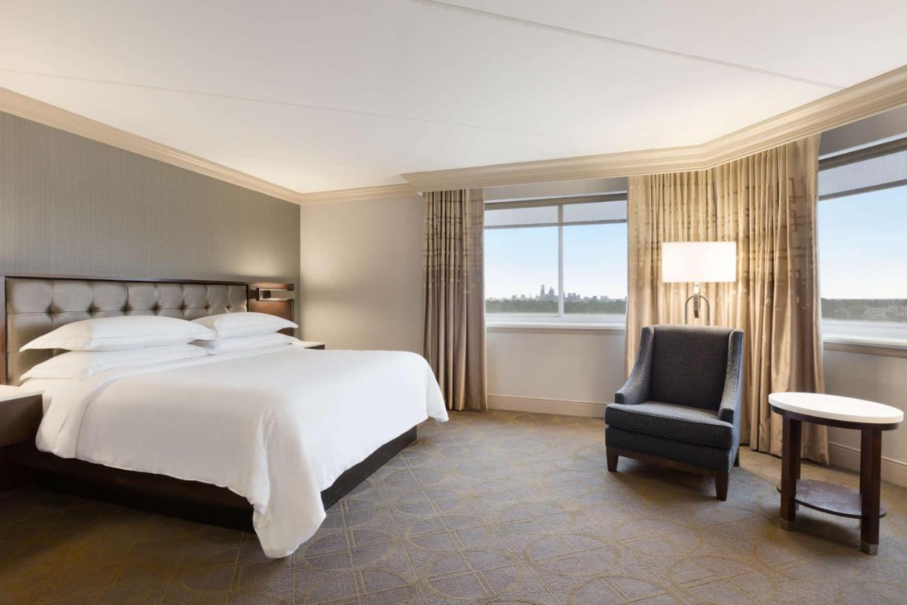 Superior King Room at Hilton Philadelphia City Avenue