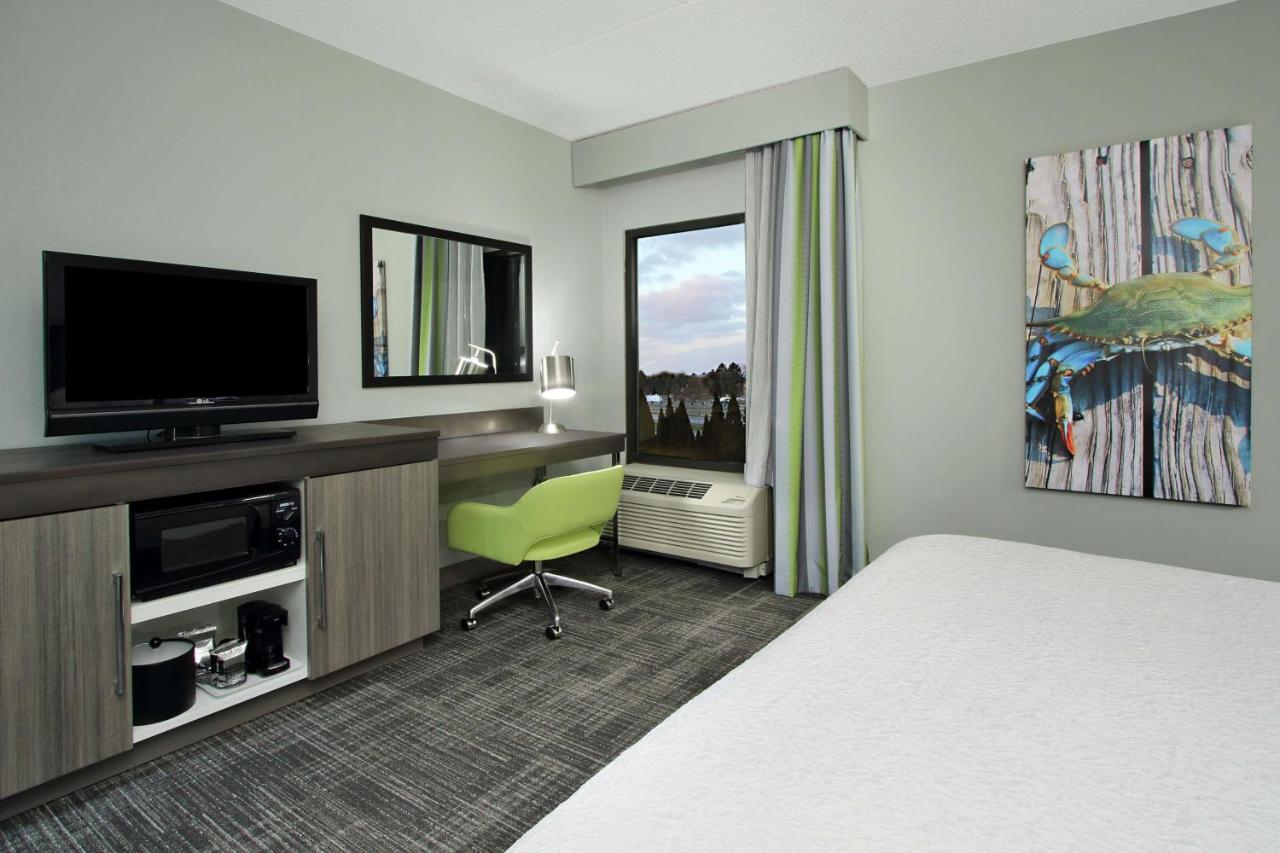 King Room - Disability Access/Hearing Accessible with Tub - Non-Smoking at Hampton Inn Hagerstown-I-81