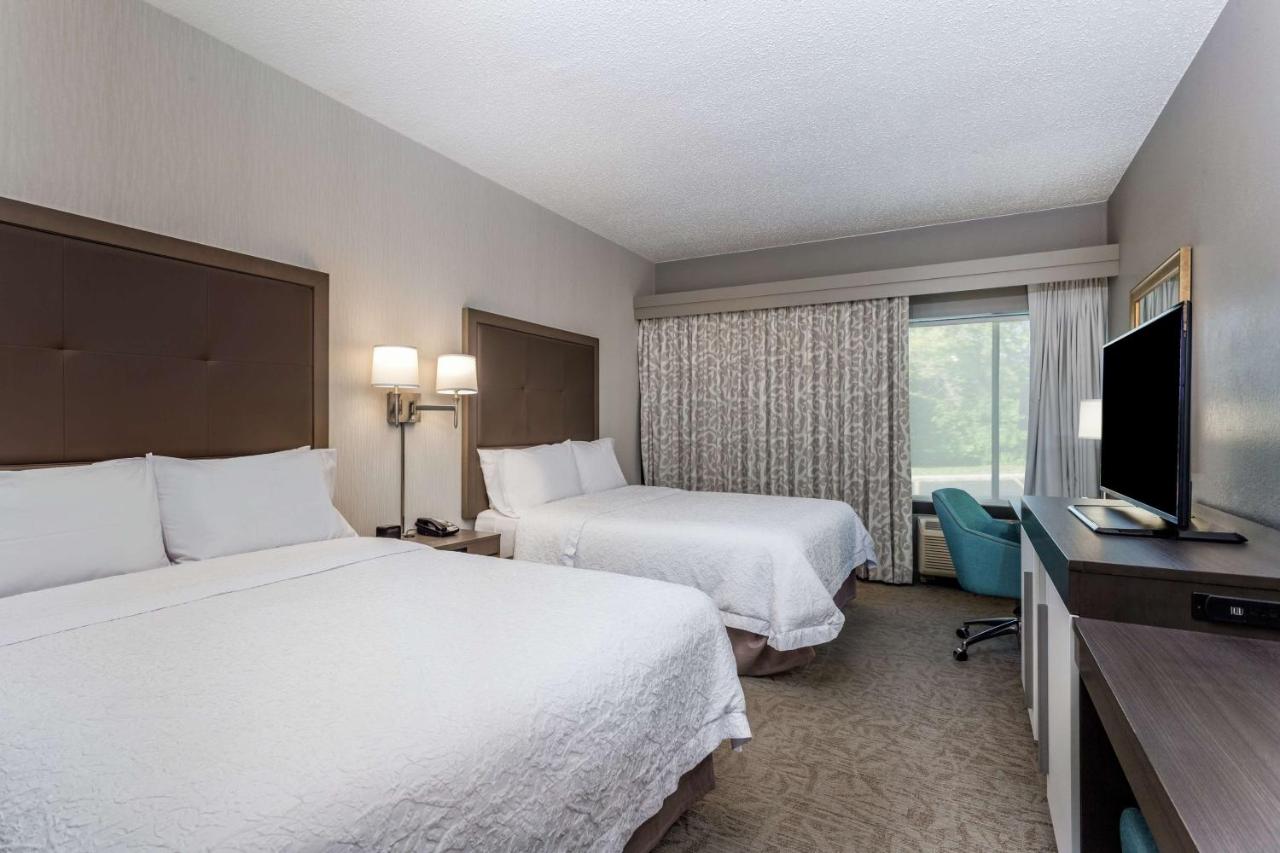 Queen Room with Two Queen Beds - Non-Smoking at Hampton Inn Milwaukee-Airport