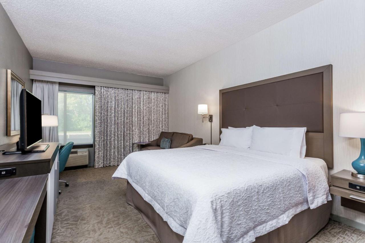 King Bed Study with Sofabed - Non-Smoking at Hampton Inn Milwaukee-Airport