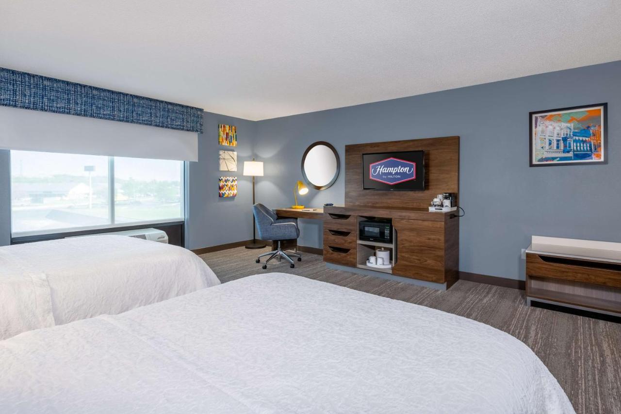 Queen Room with Two Queen Beds - Mobility Accessible/Non-Smoking at Hampton Inn & Suites Hopkinsville