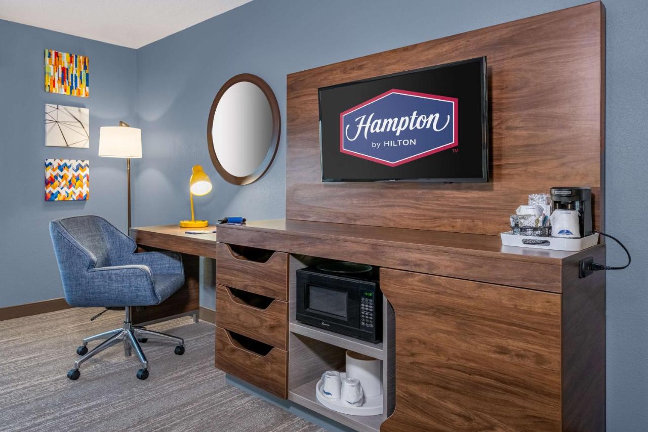 Queen Room with Two Queen Beds - Mobility Accessible/Non-Smoking at Hampton Inn & Suites Hopkinsville