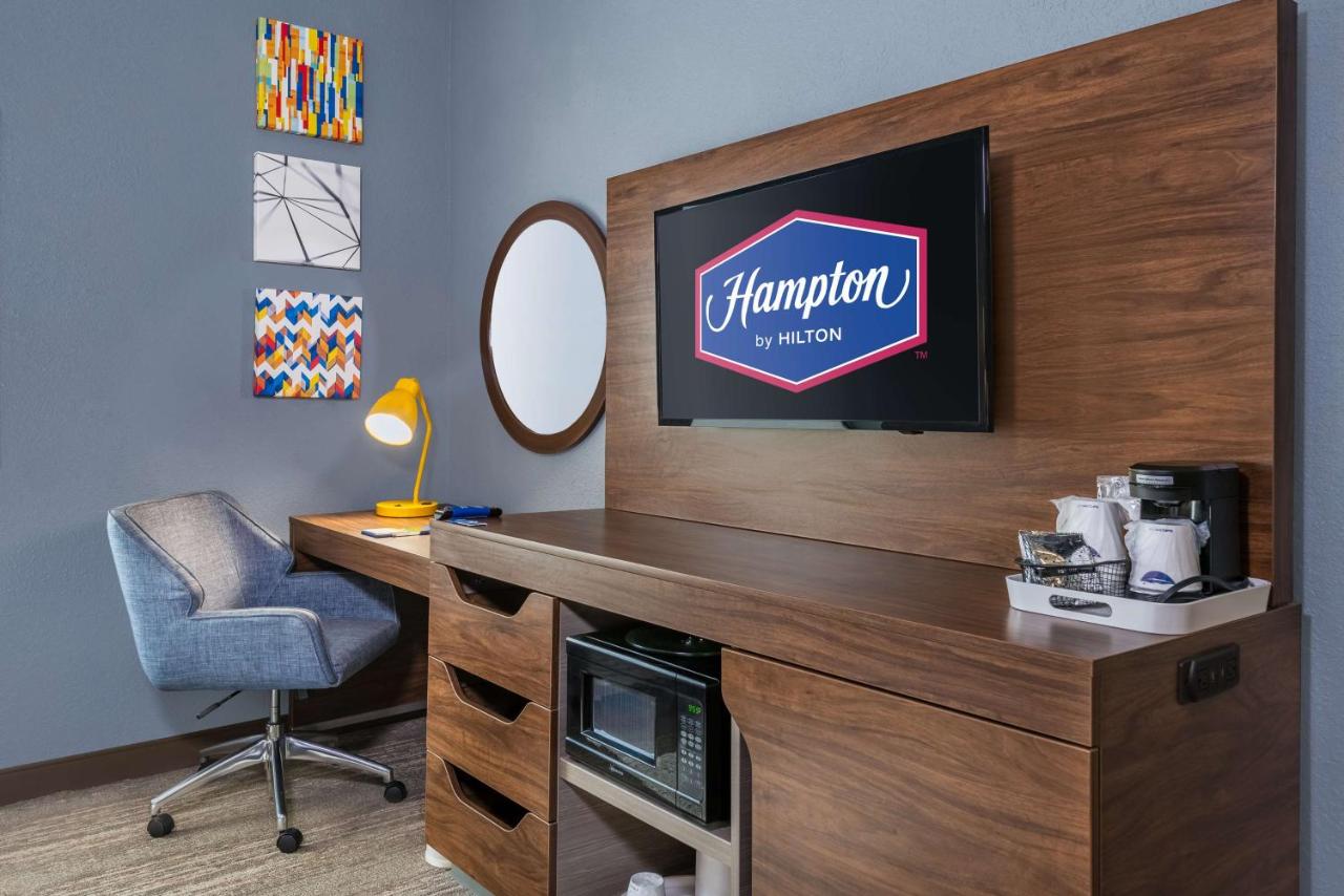 King Room - Non-Smoking at Hampton Inn & Suites Hopkinsville