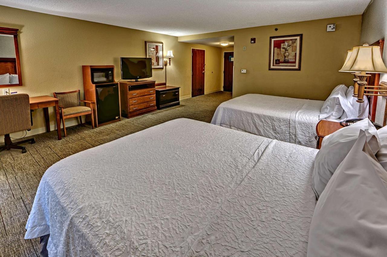 Queen Room with Two Queen Beds - Hearing Access/Non-Smoking at Hampton Inn Manning