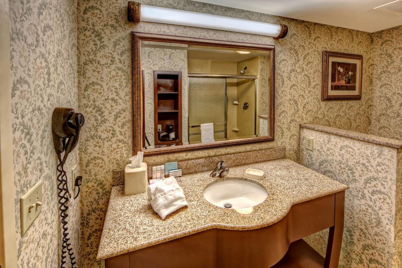 King Room - Non-Smoking at Hampton Inn Manning