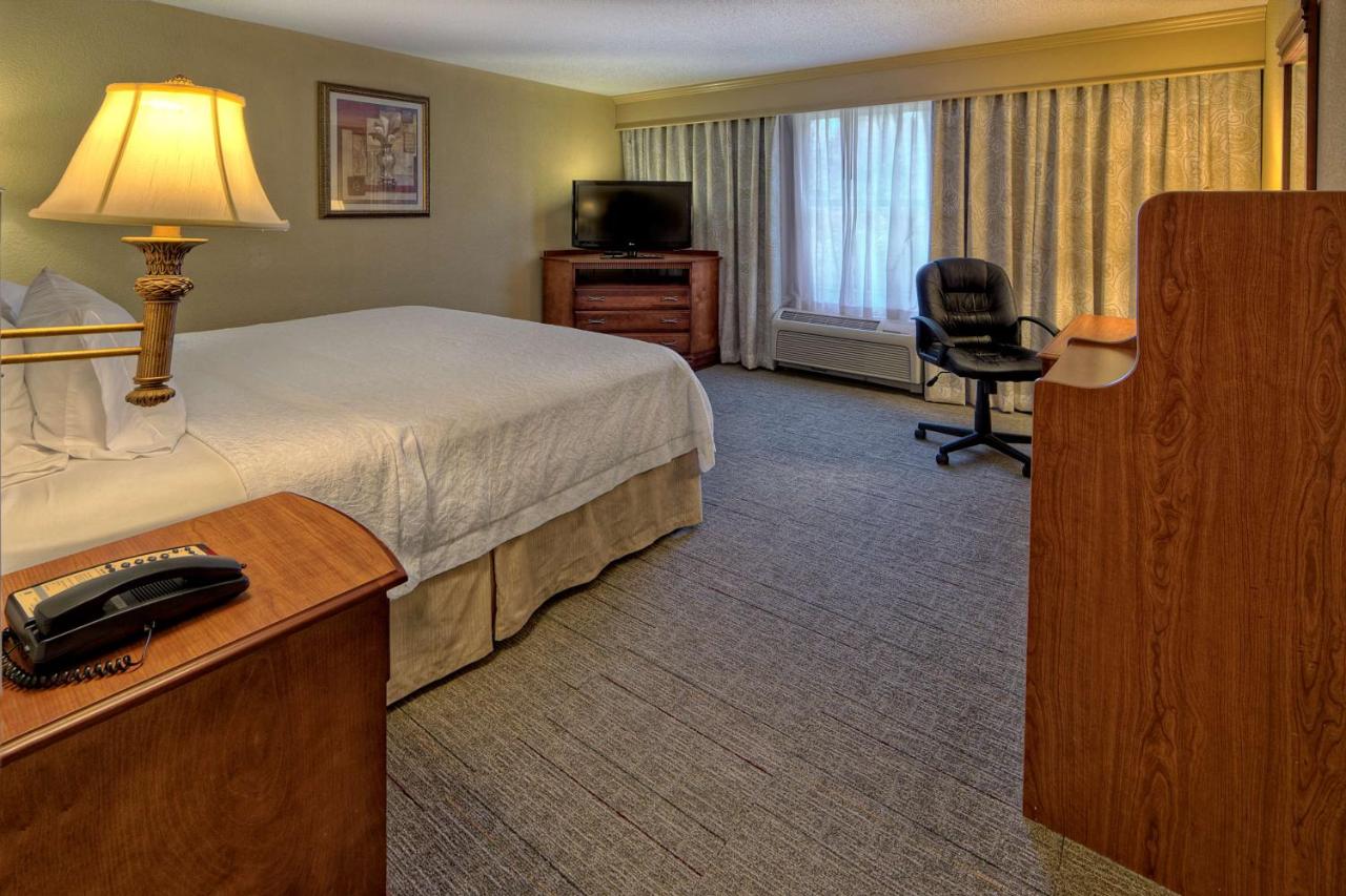 King Room - Non-Smoking at Hampton Inn Manning