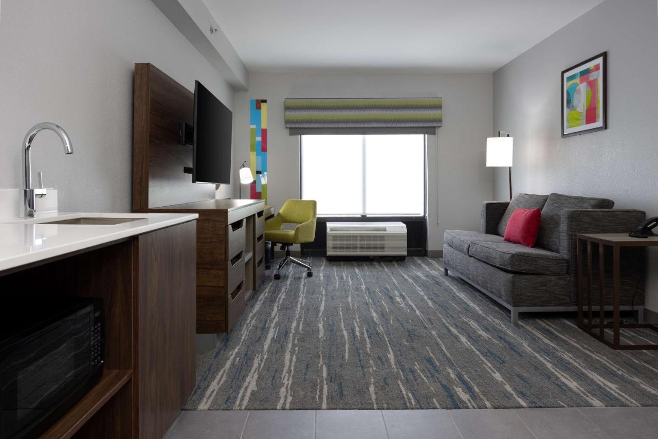 King Suite-Non-Smoking at Hampton Inn & Suites Alpharetta Roswell
