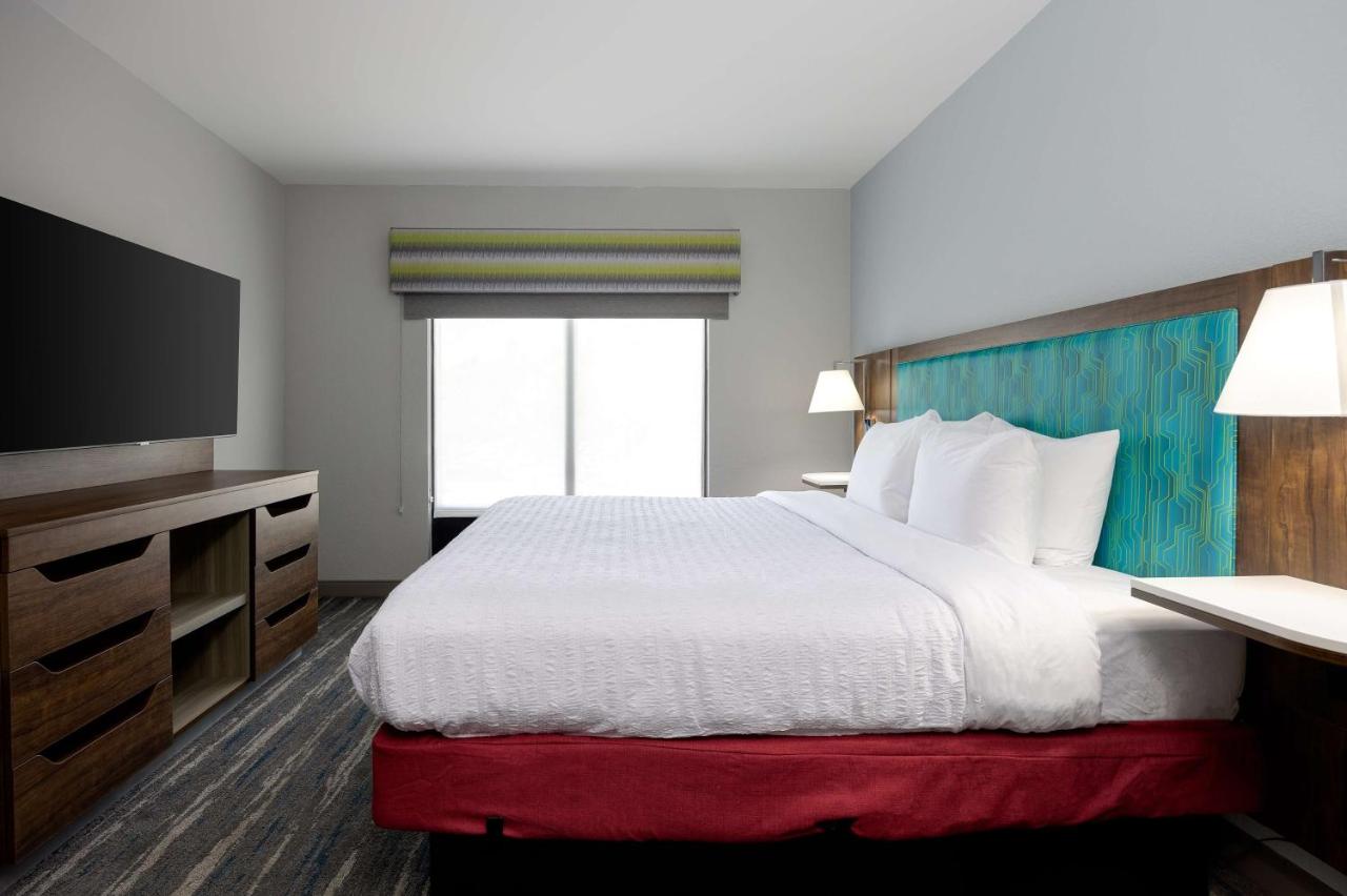 King Suite-Non-Smoking at Hampton Inn & Suites Alpharetta Roswell
