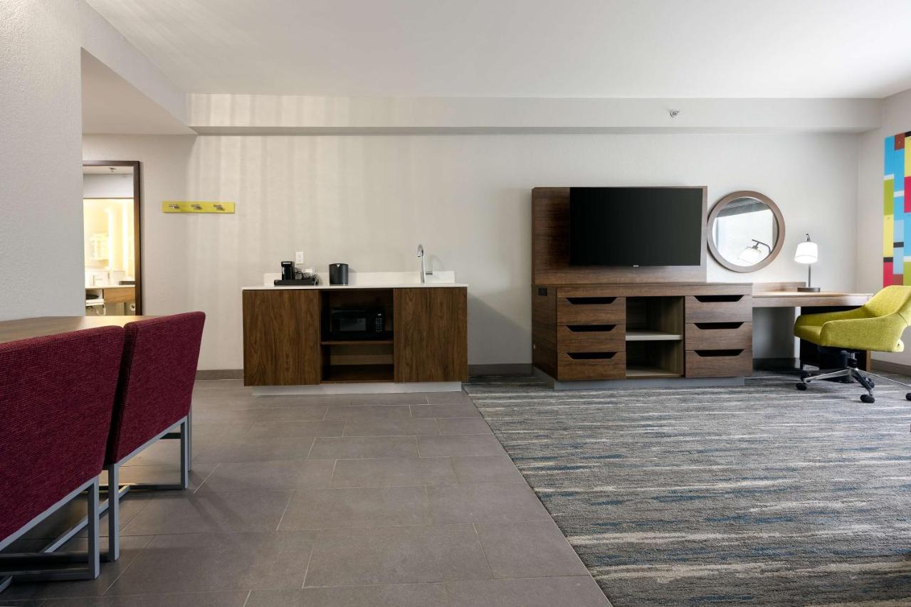King Suite-Non-Smoking at Hampton Inn & Suites Alpharetta Roswell