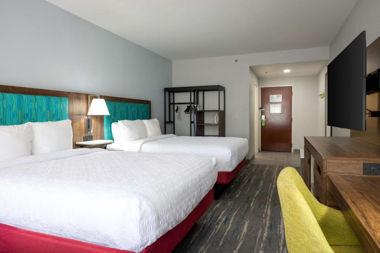 Queen Room - Non-Smoking at Hampton Inn & Suites Alpharetta Roswell