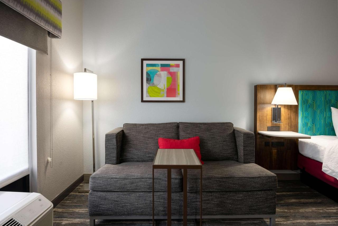 King Room - Hearing Accessible/Non-Smoking at Hampton Inn & Suites Alpharetta Roswell