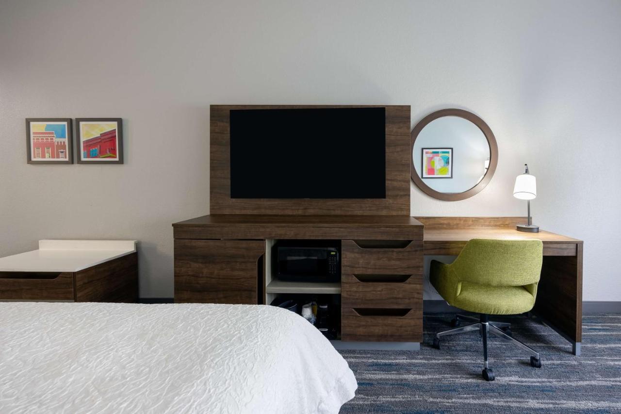 King Room - Hearing Accessible/Non-Smoking at Hampton Inn & Suites Alpharetta Roswell